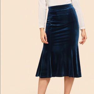 Marina 70s Solid Fishtail Hem Velvet Skirt